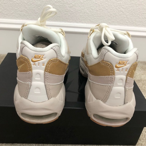 Nike Women’s Airmax 95 size 9 Desert Sand/Metallic Gold